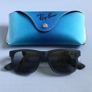 Ray-Ban Black Sunglasses with black Case